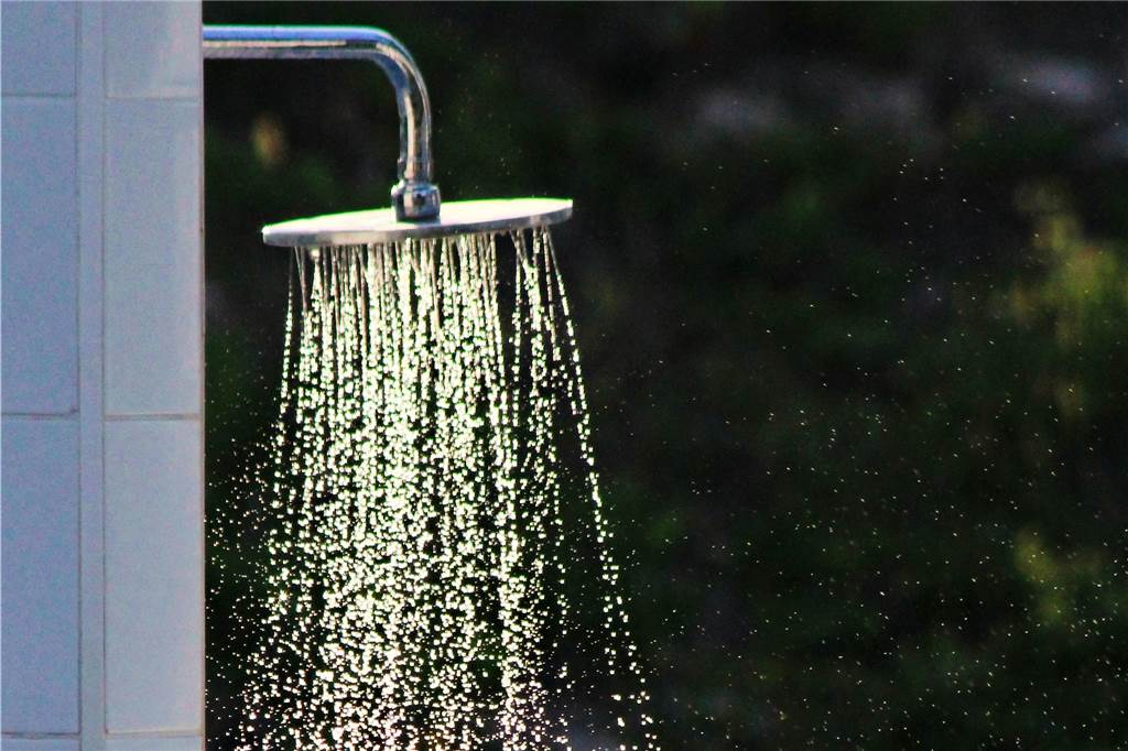 Ahaus spart Gas: Sportvereine haben kein Problem mit kalten Duschen Heißes Wasser wird in den städtischen Sporthallen erst wieder aus dem Duschkopf kommen, wenn die Energieversorgung wieder sichergestellt ist.