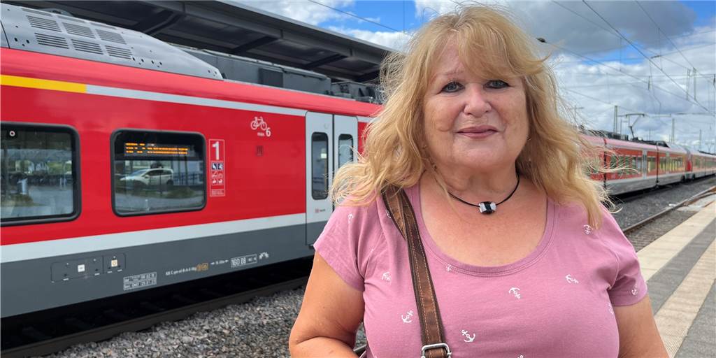 Trotz Horror-Zugfahrt nach Haltern: Helga Florian-Buddäus ist Fan des 9-Euro-Tickets Helga Florian-Buddäus am Halterner Hauptbahnhof.