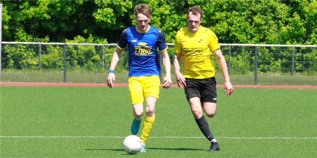 SV Herbern II gewinnt wildes Torfestival gegen den SV Rinkerode Helge Walters (l.) und der SV Herbern II siegten verdient mit 4:3.