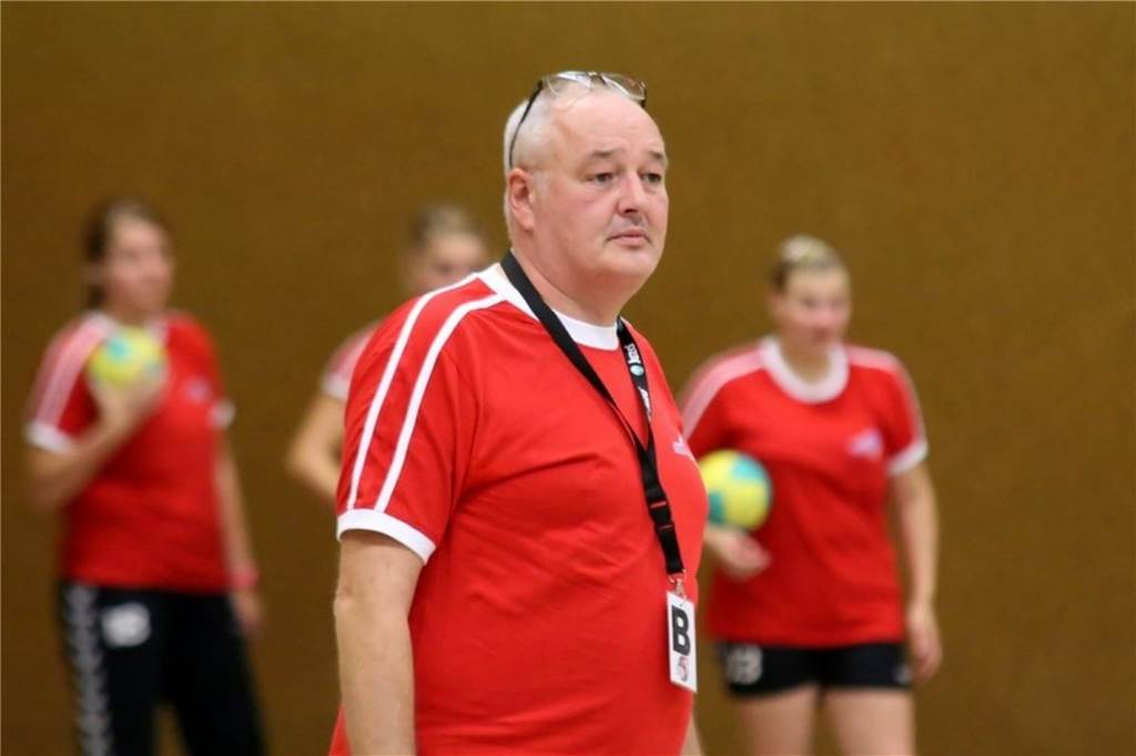 KSV-Damen bekommen Verstärkung und gehen mit neuem Coach in die Saison Helmut Fahn war bereits als Coach der Damen des ASV Hamm im Einsatz.