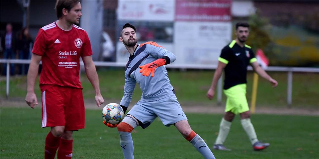 Rot wegen Beleidigung: TuS Hemmerde verliert seinen Keeper - SuS Lünern landet Befreiungsschlag Hemmerde-Keeper Mirco Köhlert war nach dem 1:1-Remis seiner Mannschaft gegen Kaiserau III mächtig geladen. Er fluchte und sah die Rote Karte.