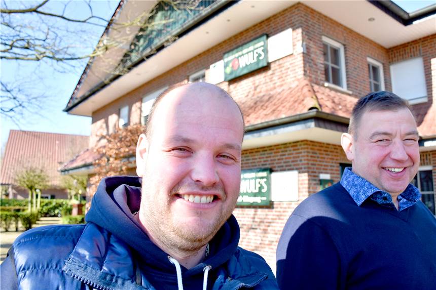 Landgasthof Gerwing-Wulf richtet sich auf Gruppen und Banketts aus Hendrik (33, l.) und Ludger (56) Gerwing führen den Familienbetrieb gemeinsam. Sie stellen das Landgasthaus gerade auf neue Beine: Das A-la-Carte-Geschäft lohne sich schlicht nicht mehr. Gesellschaften im Festsaal seien dafür umso beliebter.