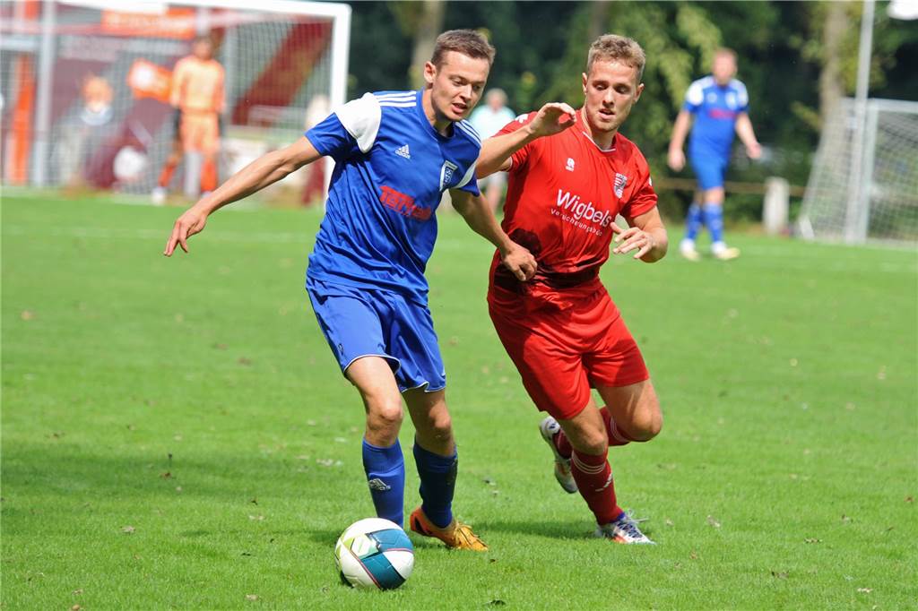 Trainerposten bei Eintracht Ahaus II besetzt Hendrik Almering (r.) bleibt als Spielertrainer bei Eintracht II an Bord.