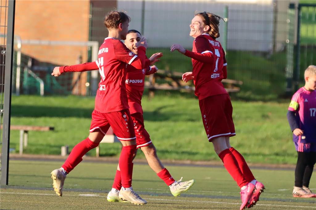 Hammer SpVg treibt Personalplanung voran Spieler der Hammer SpVg jubeln.