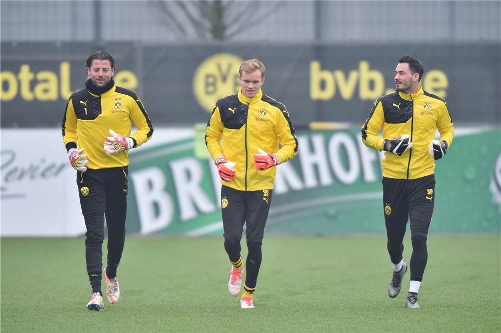 Hendrik Bonmann (M.), hier mit Roman Weidenfeller (l.) und Roman Bürki, denkt gerne an seine BVB-Zeit zurück.