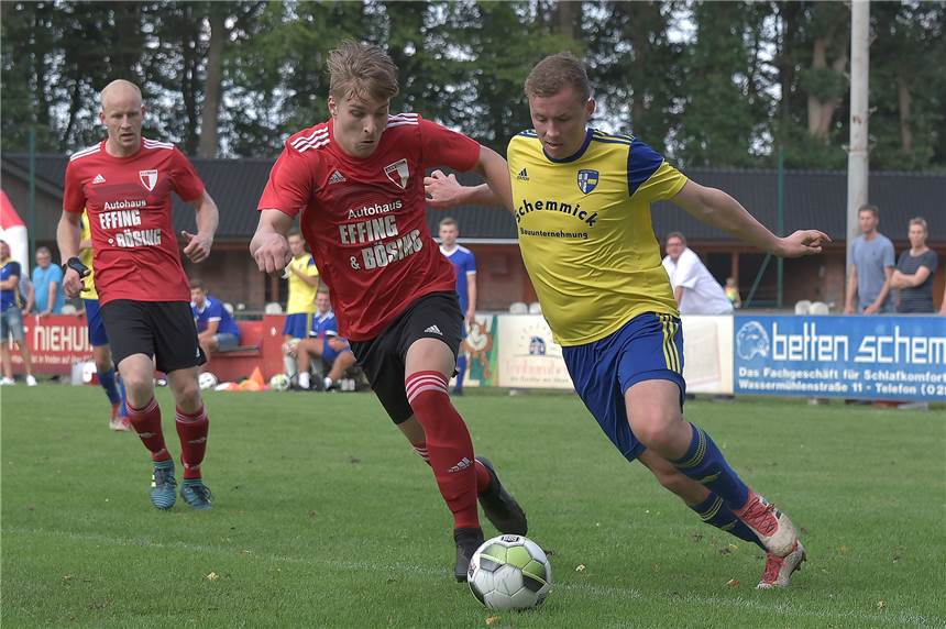 Hendrik Brügging schließt sich dem FC Oeding an Hendrik Brügging (r.) wechselt im Sommer nach Oeding.