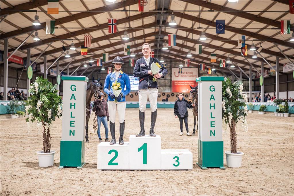 Hendrik Dowe und Angelique Rüsen bei der Siegerehrung des Championats von Gahlen 2024