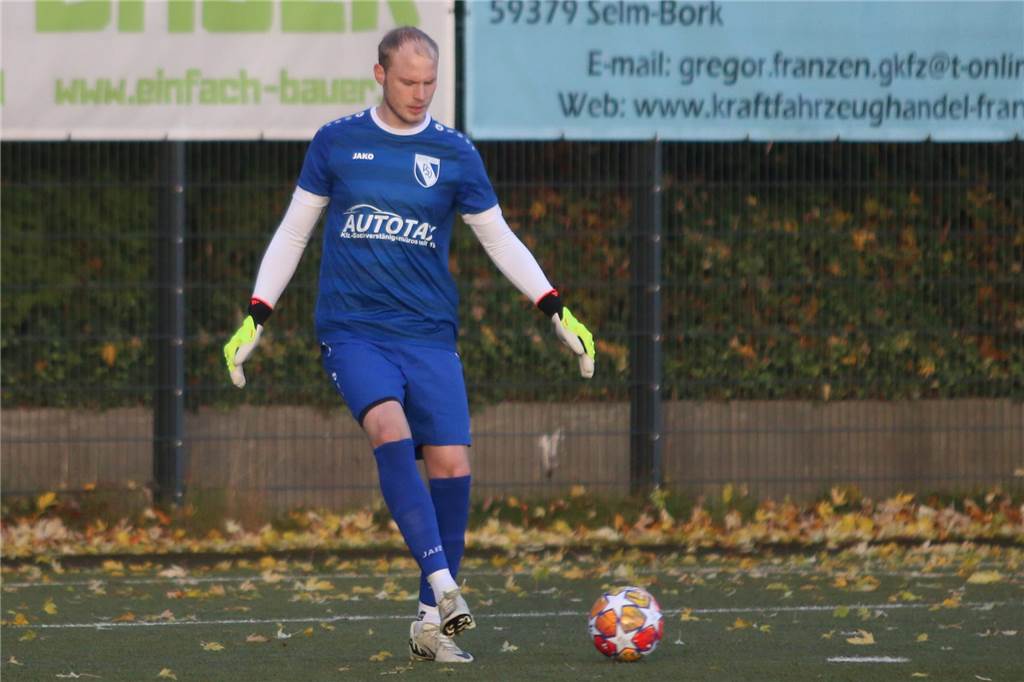 Hendrik Hamelmann vom PSV Bork passt den Ball.