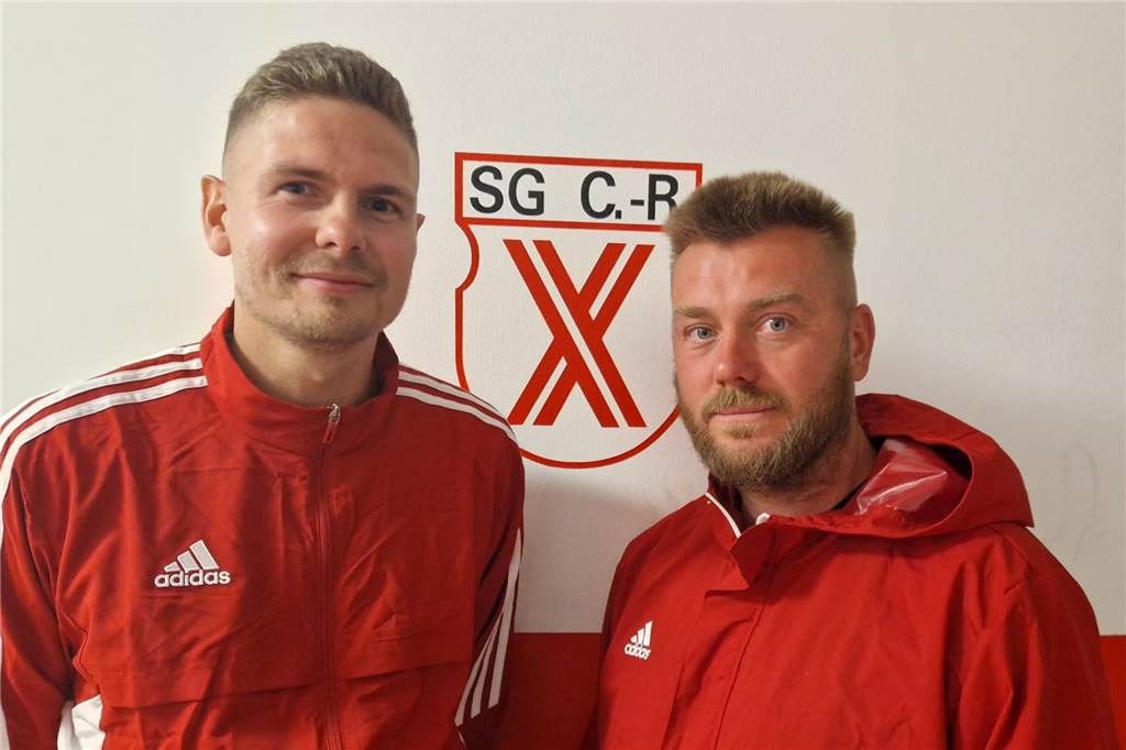 SG Castrop: Neuzugang mit vielen Zweitliga-Einsätzen kommt Hendrik Köster (l), hier mit SG-Coach Tino Westphal, kommt von Teutonia SuS Waltrop.