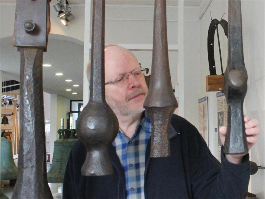 Hendrik Sonntag ist Leiter des Westfälischen Glockenmuseums in Gescher. Foto: Bernd F. Meier/dpa-tmn