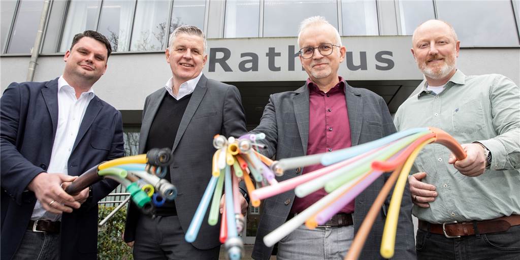 Erste Adressen dürfen sich aufs schnelle Netz freuen – andere hoffen noch Hendrik Südhoff und Thomas Spieß (beide SVS) sowie Werner Stödtke und Markus Lask (beide Gemeinde Südlohn) hatten im Frühjahr den Startschuss zur Nachfragebündelung abgegeben. Die Frist wurde verlängert, erste Ausbaugebiete wurden parallel schon festgelegt.
