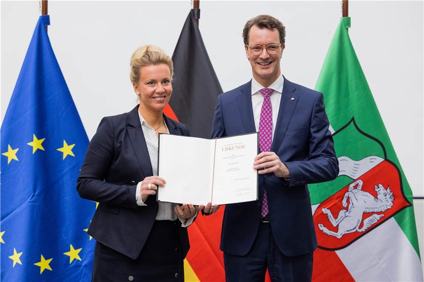 NRW-Ministerpräsident Wüst ernennt neue Verkehrsministerin Hendrik Wüst (CDU), NRW-Ministerpräsident, vereidigt Ina Brandes, neue Verkehrsministerin von NRW.