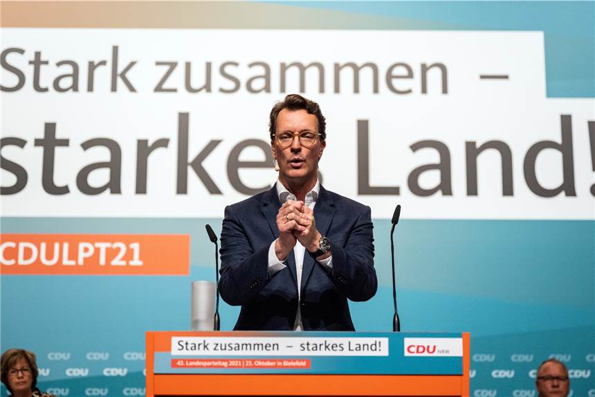 Bloß nicht wie in Berlin: NRW-CDU will es bei der Landtagswahl besser machen Hendrik Wüst, designierter neuer Landesvorsitzender spricht zu den Delegierten auf dem Landesparteitag der CDU Nordrhein-Westfalen.