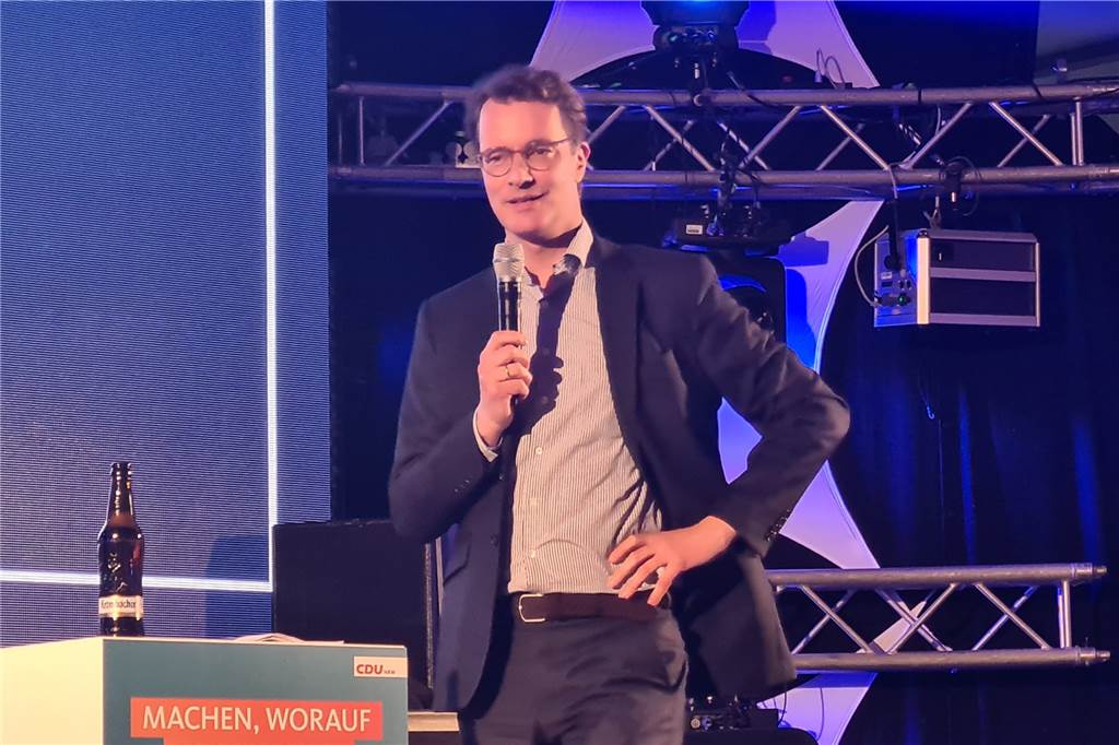 Ministerpräsident Hendrik Wüst (CDU) auf Karpaten im „Kampfmodus“ Hendrik Wüst auf der der Bühne bei seiner Rede deutliche - vor allem in Bezug auf die Innere Sicherheit.