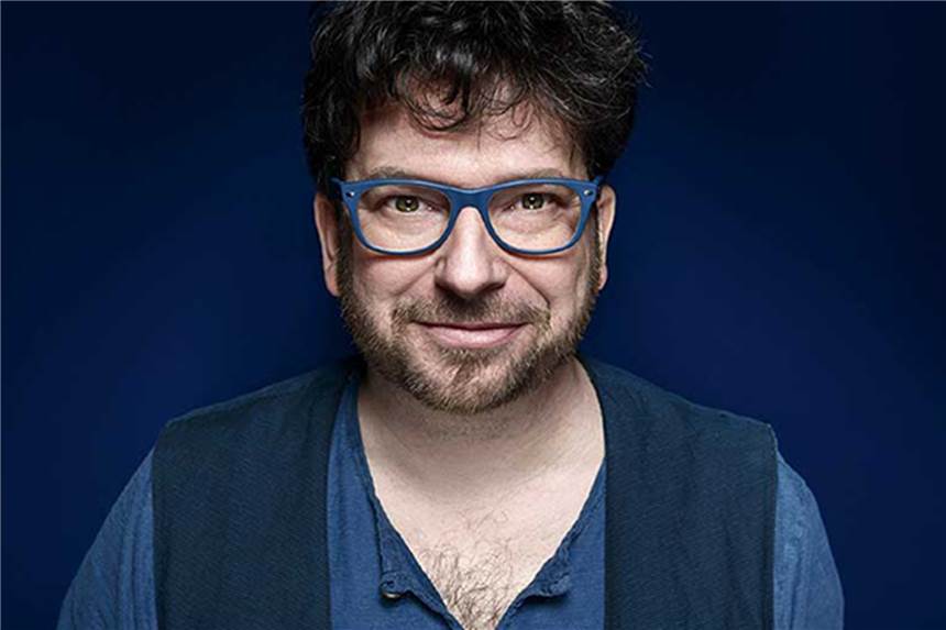 Hennes Bender tritt bei der 9. Nachtfahrt auf: Das erwartet die Gäste in der Residenz Hennes Bender zeigt Ausschnitte aus seiner neuen Show in Castrop-Rauxel.