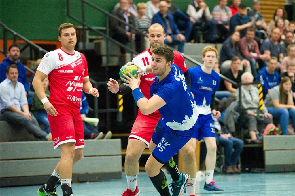 Wichtiger Spieler zieht Zusage beim HSC zurück: Aufstiegsheld kehrt für einige Monate zurück Henning Schrief trägt von nun an wieder das Trikot des HSC Haltern-Sythen, allerdings nicht für allzu lange Zeit.