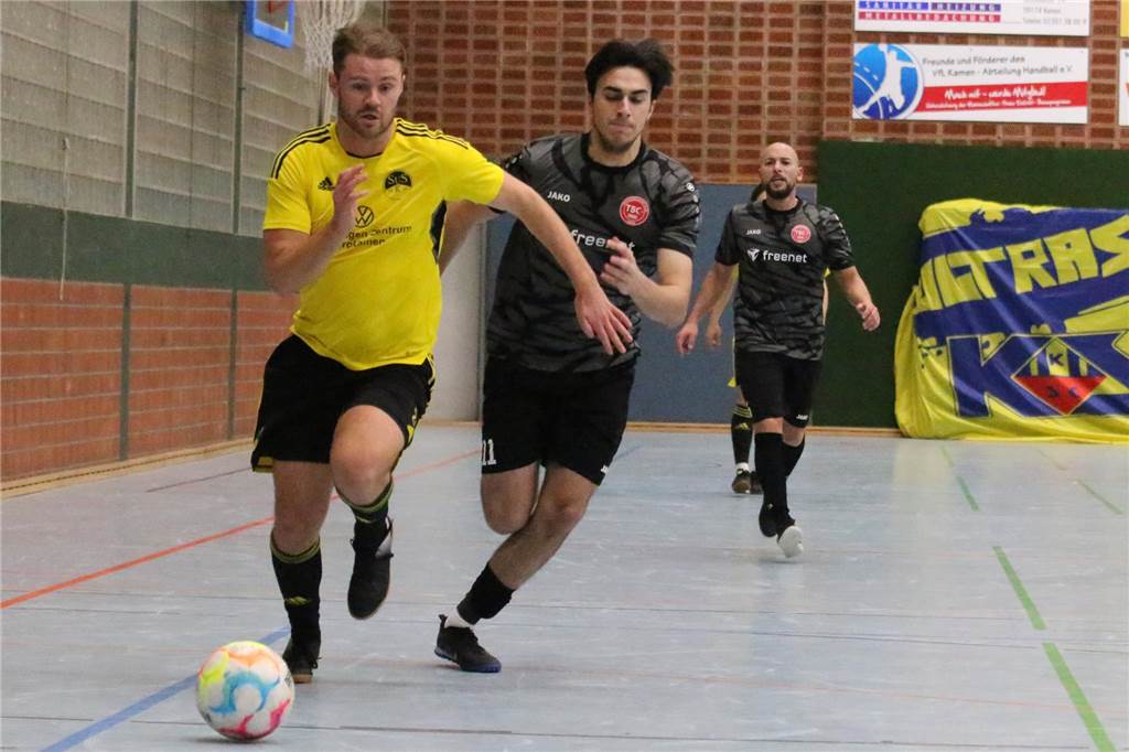 TSC Kamen gelingt der ganz große Coup: „Haben souverän gewonnen“ Henri Böcker (l.) und der SuS Kaiserau verloren das Endspiel gegen den TSC Kamen und Kubilay Kanar mit 0:2.