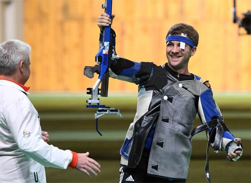 Nächster Volltreffer: Schütze Junghänel holt Gold Henri Junghänel gewann in Rio die Goldmedaille im Liegendschießen.