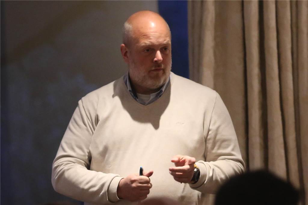 Nach den Vinnumer Reitertagen: Nächstes Großevent steht beim ZRuFV Lützow an Henrik Holterbork spricht.