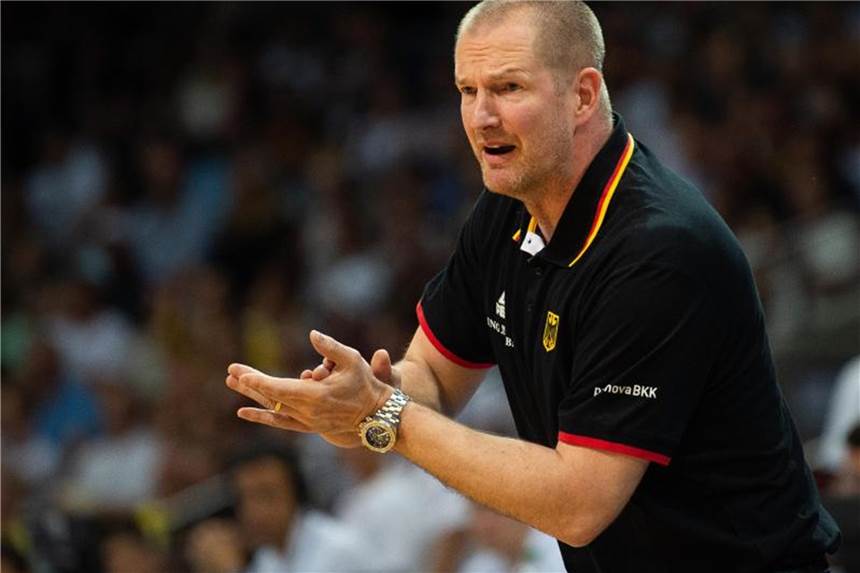 Basketballer starten Vorbereitung - Grof nachnominiert Henrik Rödl nominiert Jonas Grof nach. Foto: Swen Pförtner