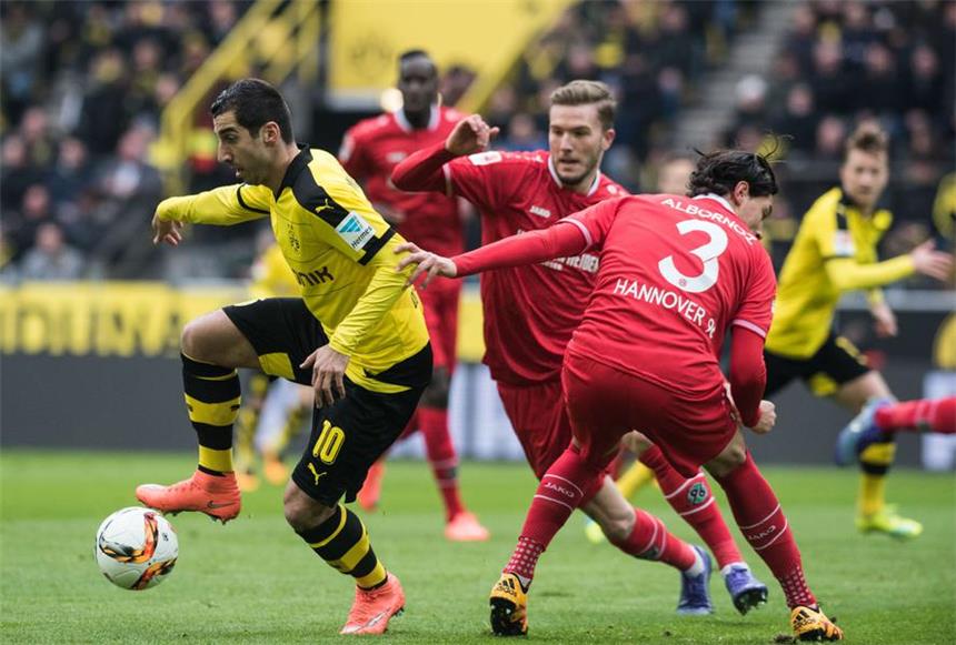 Geduldig, gereift: Henrikh Mkhitaryan belohnt sich Henrikh Mkhitaryan (l.) belohnte sich gegen Hannover mit dem Tor des Tages.