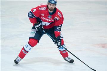 Henry Haase 2015 im Trikot der Eisbären Berlin. Der Verteidiger unterschrieb in Augsburg einen Vertrag über ein Jahr. Foto: Oliver Mehlis
