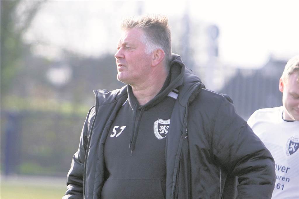 Paukenschlag beim TSV Marl-Hüls: Trainer ist weg, Nachfolger steht fest Henry Schoemaker leitet am Dienstag zum ersten Mal das Training beim TSV Marl-Hüls.