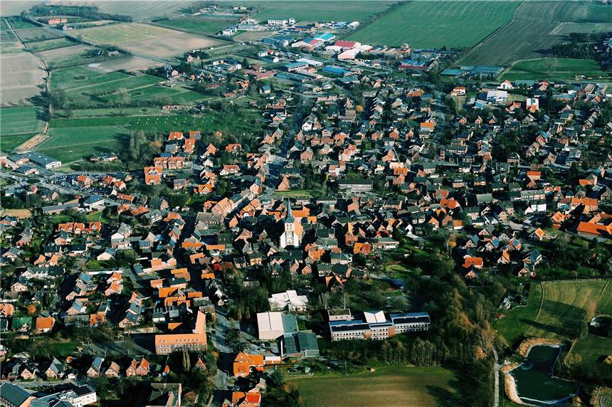 Kein Klimanotstand: Ist Ascheberg eine Insel der Glückseligen? Herbern von oben: Schön grün, aber nicht grün genug? „Natur braucht Zeit, die sät man nicht mal eben ein“, sagt das parteilose Ratsmitglied Frank Holtrup.