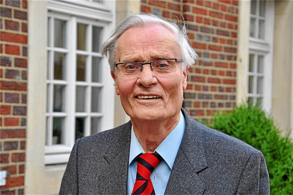 Herbert Marx (1925-2016) war von 1961 bis 1987 Leiter der Kinderheilstätte und Mitbegründer der Behindertenhilfe in Nordkirchen. Ein Weg, der quer über das Gelände der Kinderheilstätte verläuft, erinnert an den vor einigen Jahren verstorbenen Lüdinghauser.