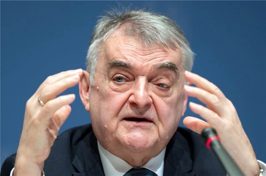 Innenminister: Clans schüchtern Zeugen und Angehörige ein Herbert Reul (CDU), Innenminister von Nordrhein-Westfalen, spricht.