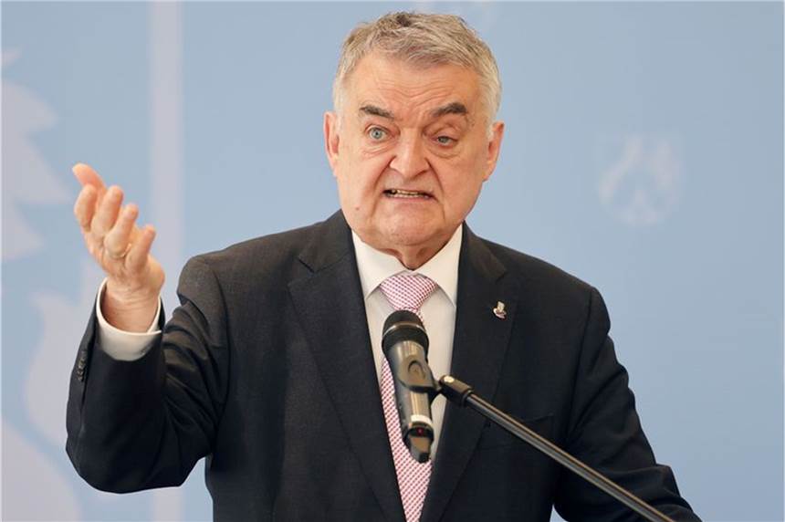 Reul startet Offensive gegen Geldautomaten-Bomber Herbert Reul (CDU), Innenminister von Nordrhein-Westfalen. Foto: Oliver Berg/dpa