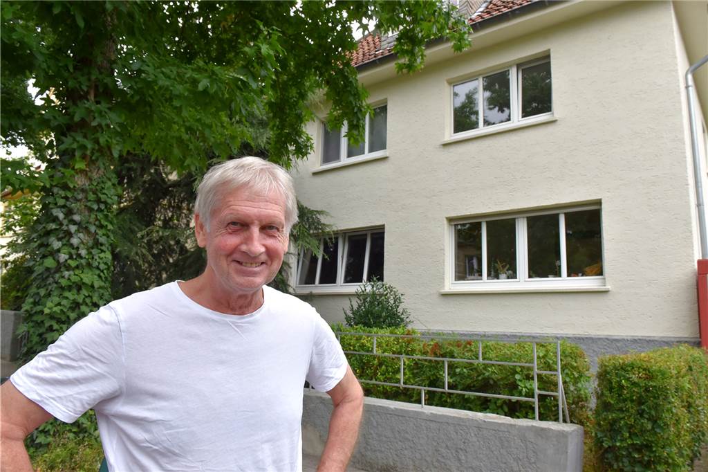 Airbnb: Wenn Menschen ihr Zuhause an Fremde vermieten Herbert Sobiech vermietet eine Wohnung über Airbnb in Schwerte.