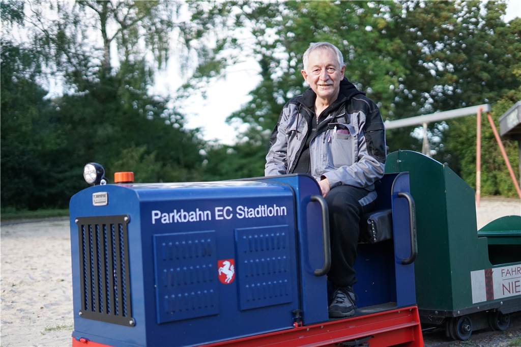 Großer Spaß seit Generationen – die Parkbahn im Losbergpark ist Kult Herbert Switkowsky steuert die Parkbahn in den Sommermonaten schon seit vielen Jahren.