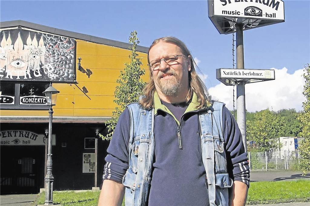 Heribert Seck im Jahr 2007 vor der Spektrum Music Hall am Westring. Kurze Zeit später war hier überraschend Schluss.