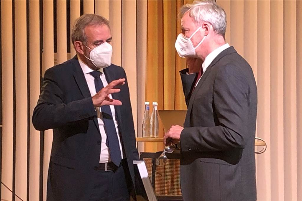 Hermann Parzinger ist vertraut mit der römischen Geschichte Halterns, das Museum kennt er allerdings nicht. Dr. Josef Mühlenbrock lud ihn deshalb für einen weiteren Besuch in Haltern ein.