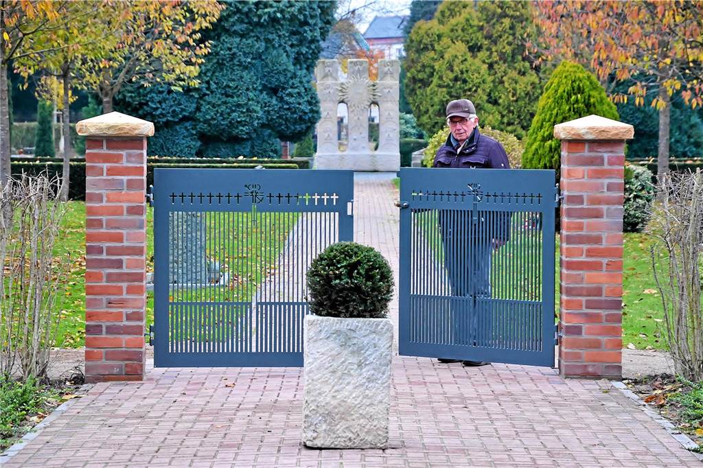 Hermann Pennekamp über Arbeit für Vreden: „Ich bin keiner, der nur redet“ Hermann Pennekamp an einem der neu geschaffenen Tore zum „Garten der Ruhe“.