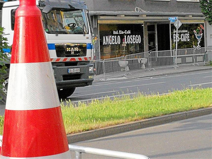 Eiscafé-Betreiber fordert Schadensersatz von der Stadt Hermetisch abgeriegelt war das Eiscafé Losego den ganzen Pokalkorso-Sonntag über.