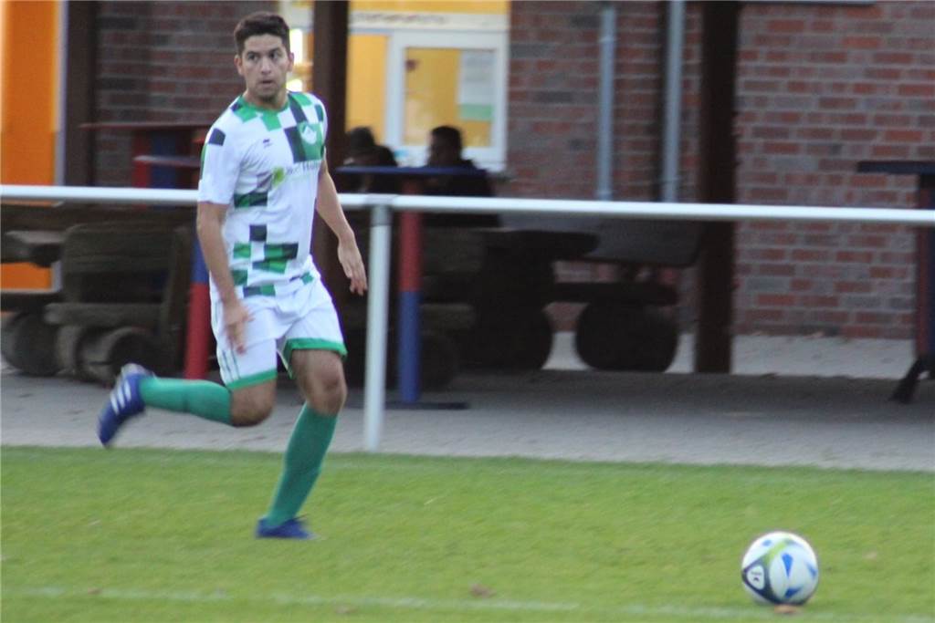 Die Top drei defensiven Mittelfeldspieler der Hinrunde: Mittelfeldmotoren mit hoher Qualität Hernan Sebastian Diaz Darias absolvierte für den SV Stockum sein erstes Spiel von Beginn an.