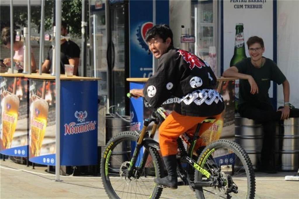 Straßenfestival Werne: Energiekrise hat Auswirkungen - Vorfreude ist groß Ein Mann auf einem Fahrrad