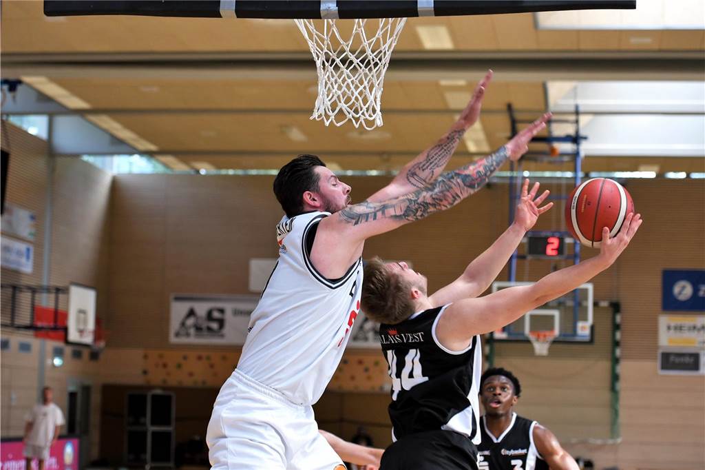 „Ein Armutszeugnis“: BSV Wulfen, Hertener Löwen und Citybasket haben einen Gegner zu wenig Dario Fiorentino gegen Lennard Kaprolat