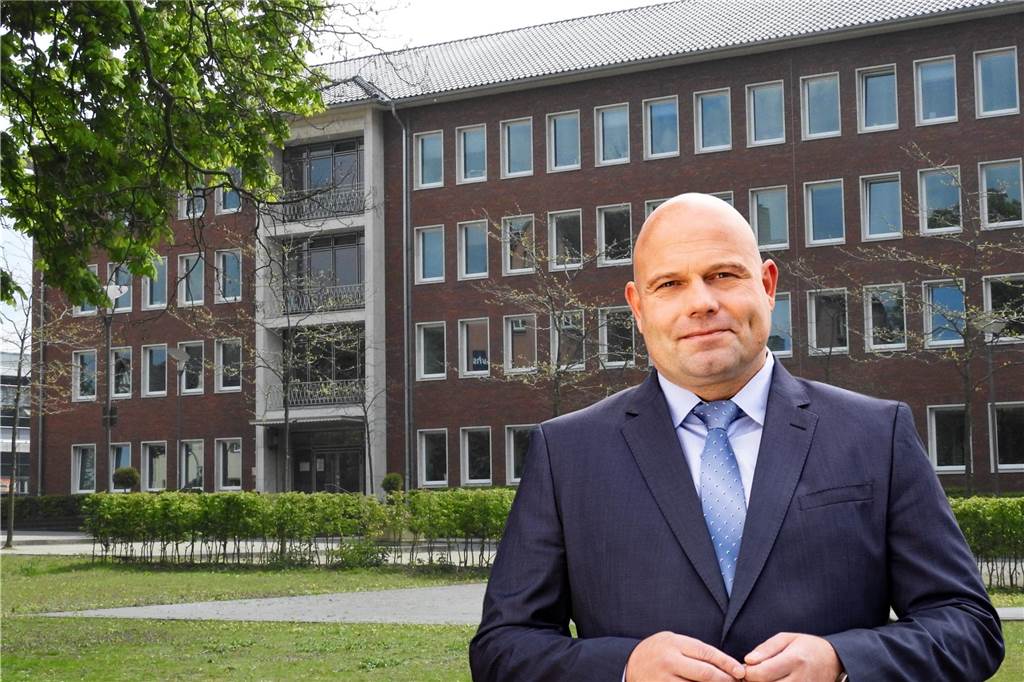 Neuer Wirbel um Tierschutzverein: Veterinäramt ermittelt - Aus AG „rausgeflogen“ Hertens Kämmerer Dr. Oliver Lind: Er ist Castrop-Rauxeler, seit Jahrzehnten in der Kommunalpolitik aktiv und ist Teil der Netzwerke von Johannes Beisenherz.