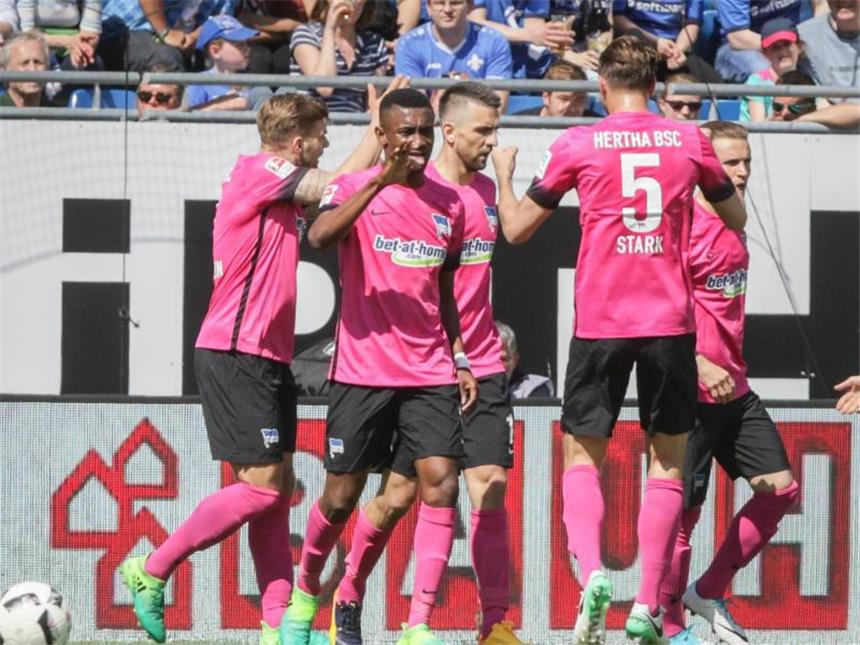 Hertha BSC der Europa League ganz nah Hertha BSC feiert beim SV Darmstadt 98 einen ungefährdeten 2:0-Erfolg. Foto: Frank Rumpenhorst