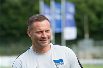 Hertha-Coach Pal Dardai wünscht sich noch Neuzugänge, ist aber auch ohne „glücklich“. Foto: Annegret Hilse