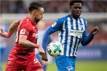 Herthas Jordan Torunarigha (r) steht am letzten Spieltag erneut in der Startelf. Foto: Bernd Thissen