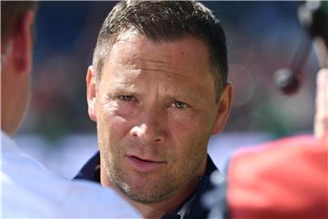 Herthas Trainer Pal Dardai äoßert sich kritisch in Bezug auf Mitchell Weiser. Foto: Peter Steffen
