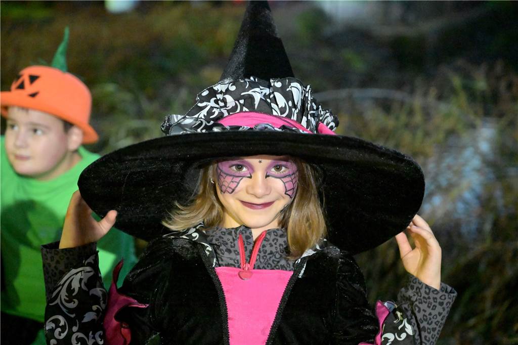 Hexen, Zombies und Werwölfe: Im Südpark in Lünen-Süd war an Halloween gleich ein ganzes Grusel-Kabinett anwesend. 
