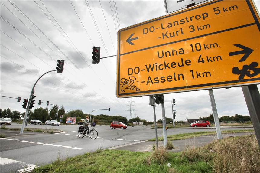 Neue Chance für umstrittenen Weiterbau der OWIIIa Hier am Nordwestrand von Asseln endet die Brackeler Straße bislang. Der Weiterbau ist umstritten.