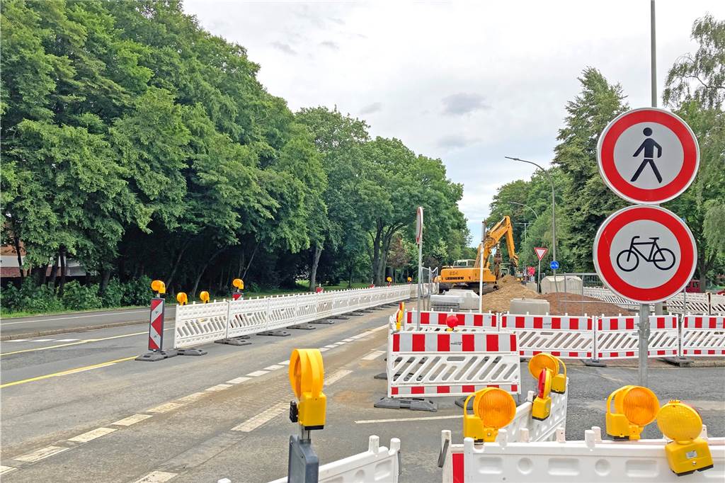 ADFC will mehr Platz für Radfahrer auf der Ardeystraße Richtung City Hier an der der Kreuzung Hagener-, Stockumer- und Ardeystraße werden derzeit Kanäle erneuert. Hier hätte es im Rahmen der Baustelle die Chance gegeben, die Situation für Radfahrer zu verbessern, so der ADFC.