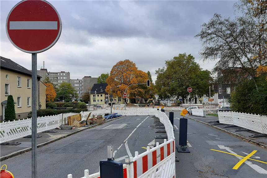 Baustelle am Hombruchsfeld - noch ist ein bisschen Geduld gefragt Hier an der Kreuzung Zillestraße/Am Hombruchsfeld ist gerade wieder vieles gesperrt.