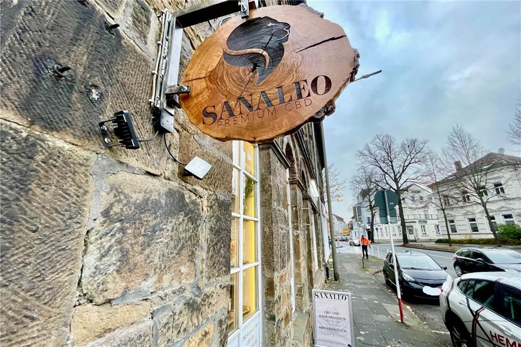 CBD Shop in Aplerbeck: Geschäftsinhaber nach Polizeieinsatz fassungslos Hier an der Schüruferstraße sollen so bald wie möglich wieder THC-freie Cannabis-Blüten verkauft werden.